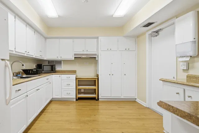 Unit C photo 31