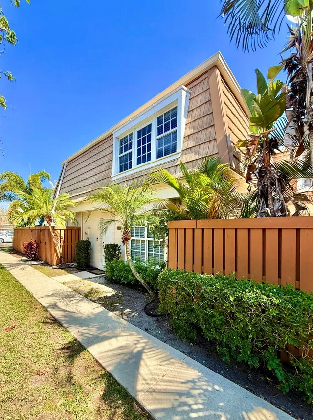 Residence photo 2