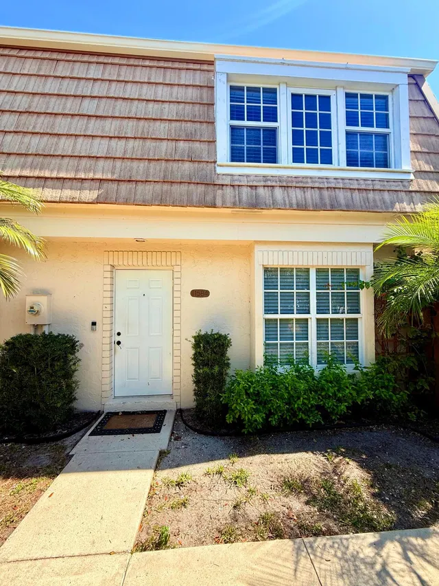 Residence photo 3