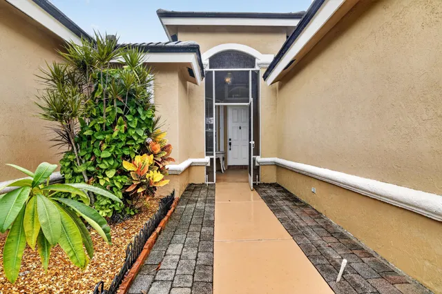 Residence photo 2