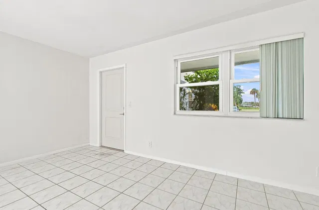 Unit f photo 9