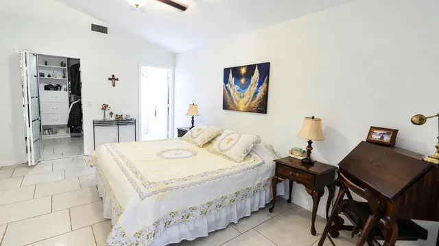  Residence photo 9