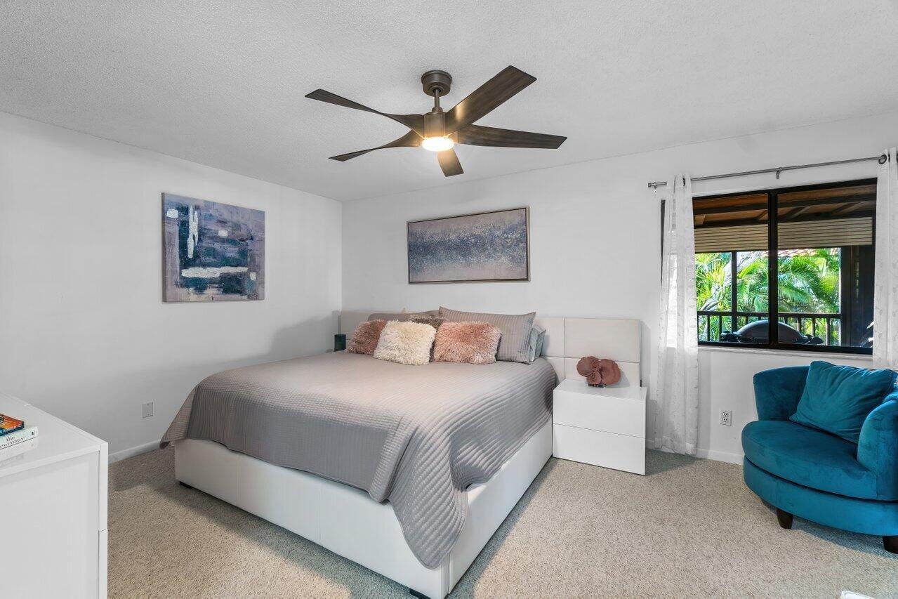 Unit 2050 photo 14