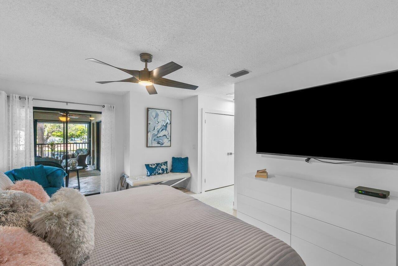 Unit 2050 photo 15