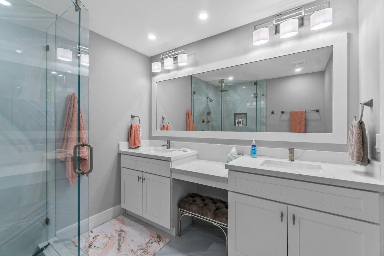 Unit 2050 photo 16