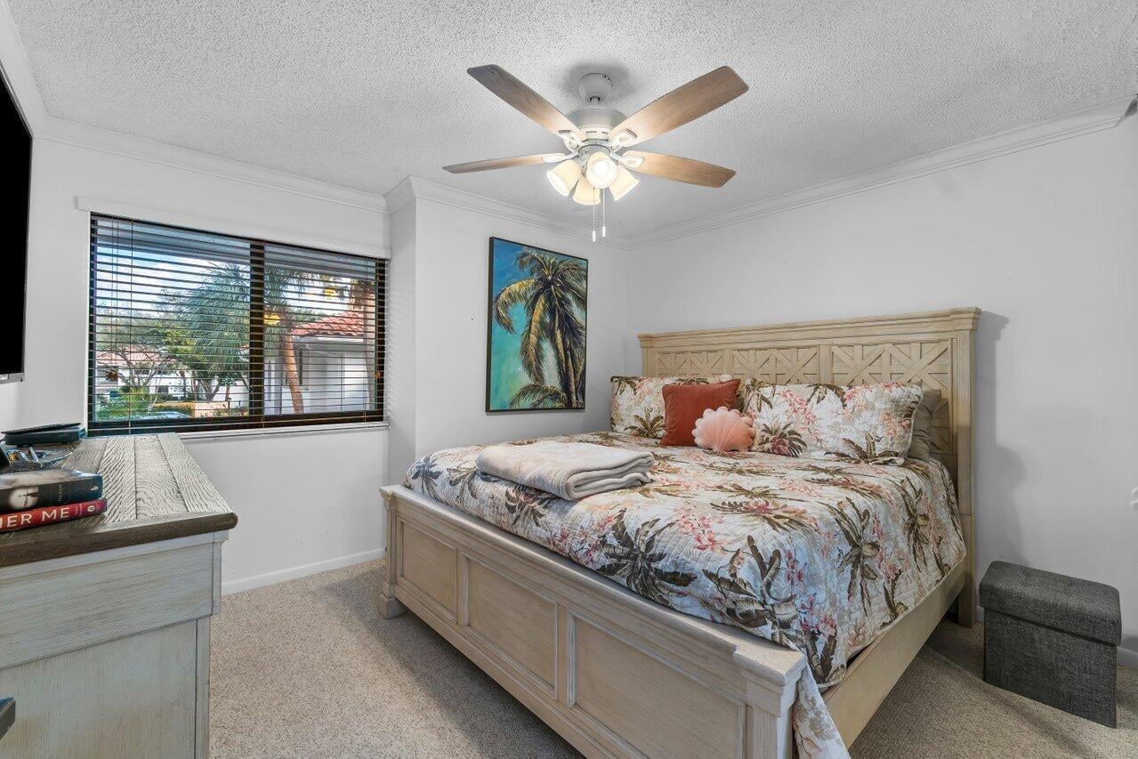 Unit 2050 photo 18