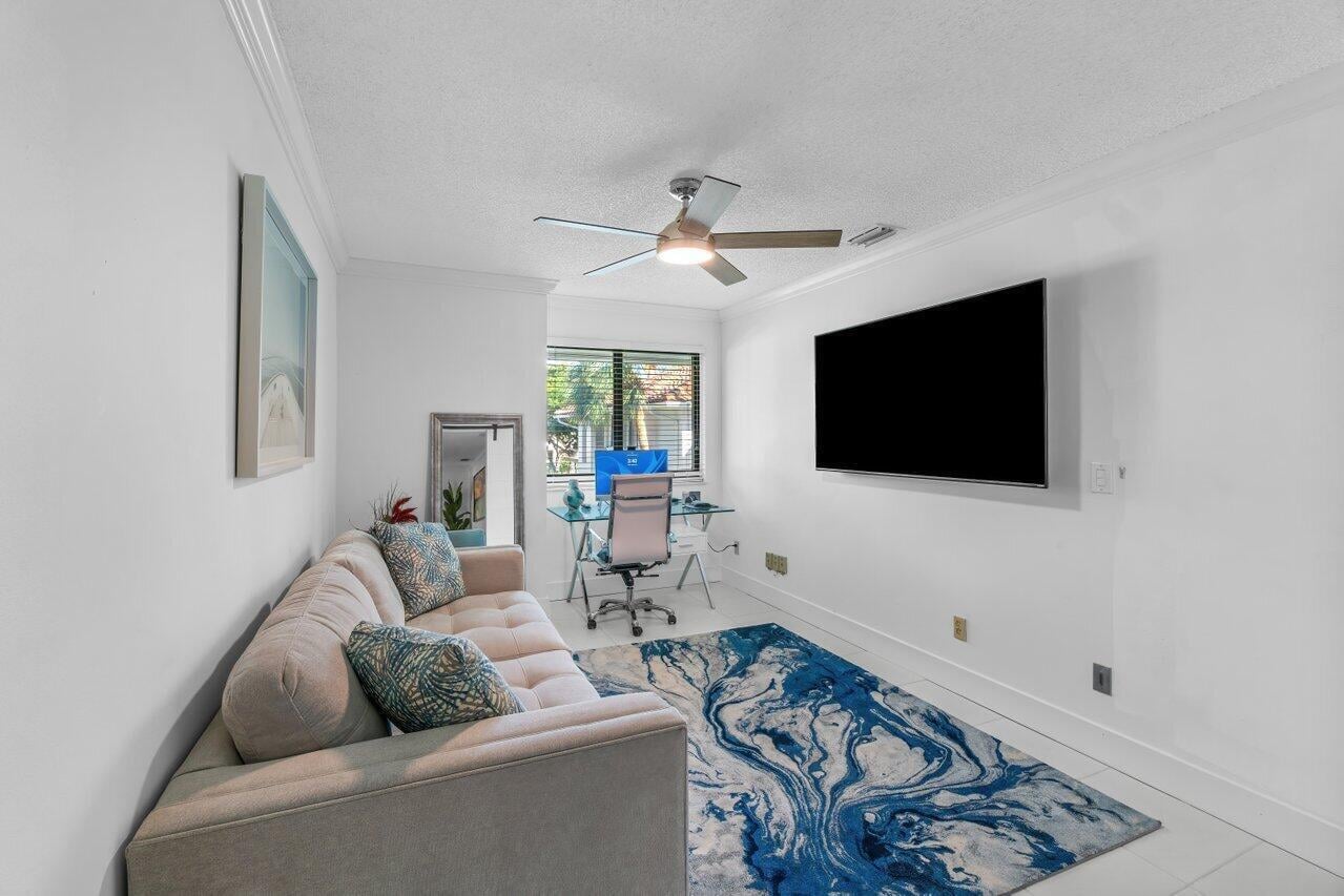 Unit 2050 photo 20