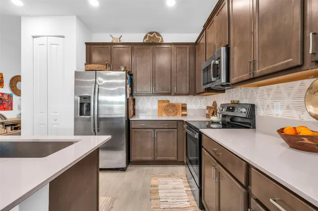 Residence photo 4