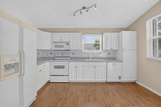 Residence photo 3