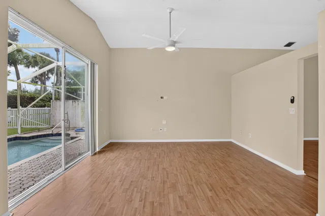 Residence photo 8