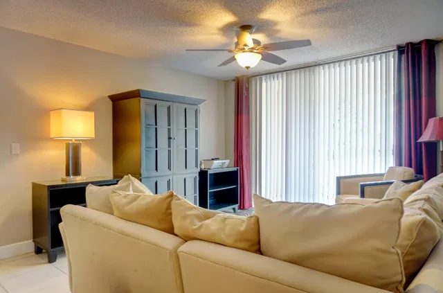 Unit 103 photo 12