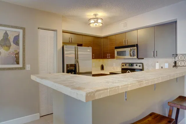 Unit 103 photo 14