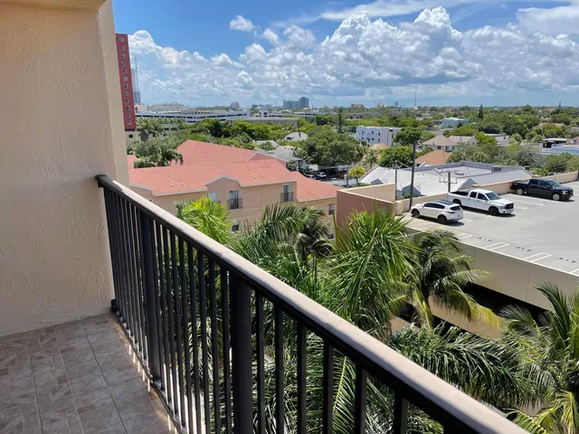 Flagler Pointe Unit 818 photo 13