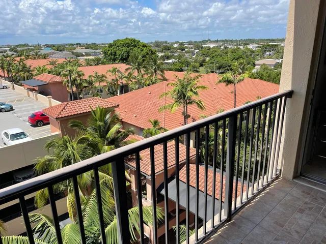 Flagler Pointe Unit 818 photo 14