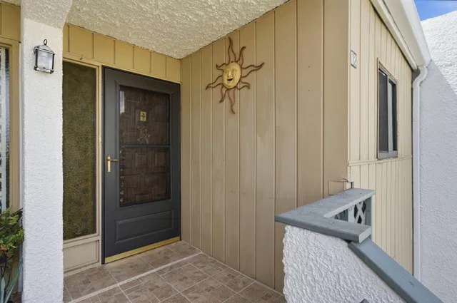 Unit H12 photo 2