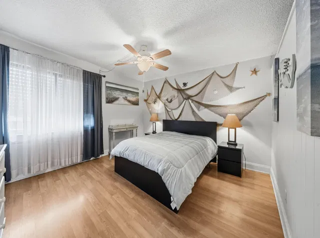 Unit H12 photo 14