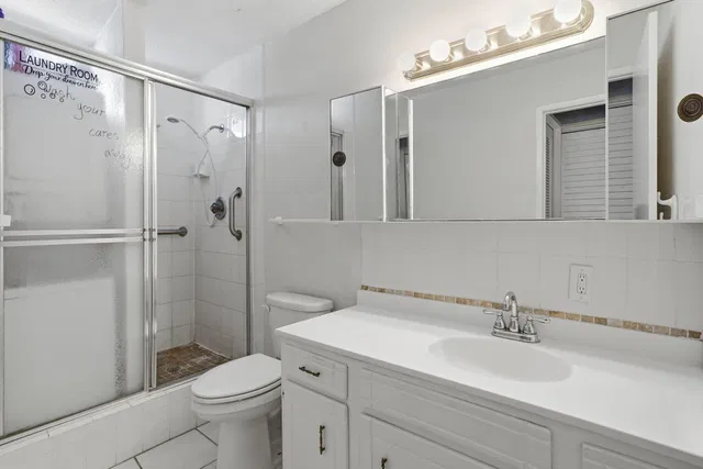 Unit H12 photo 15