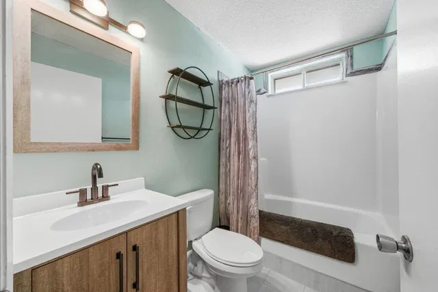 Unit H12 photo 19