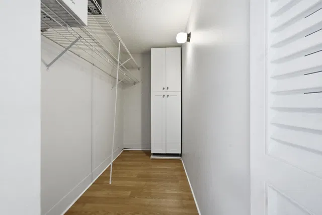Unit H12 photo 20