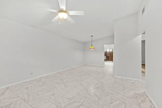  Residence photo 4