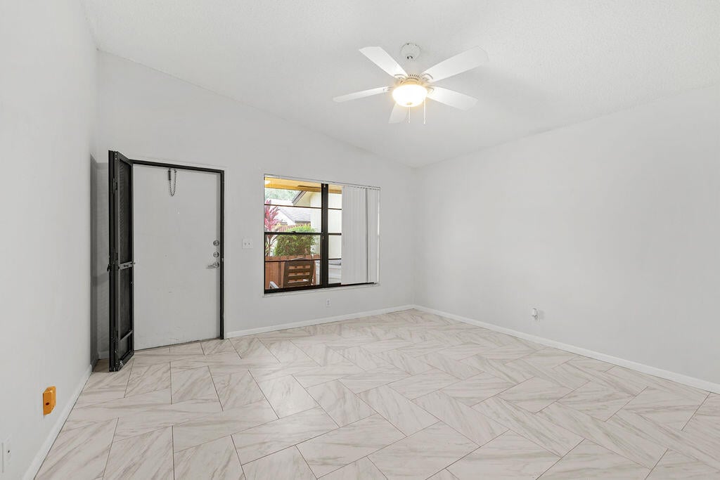  Residence photo 11