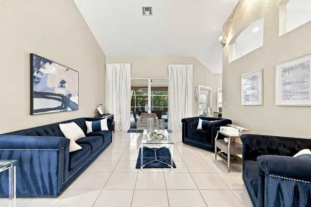  Residence photo 8