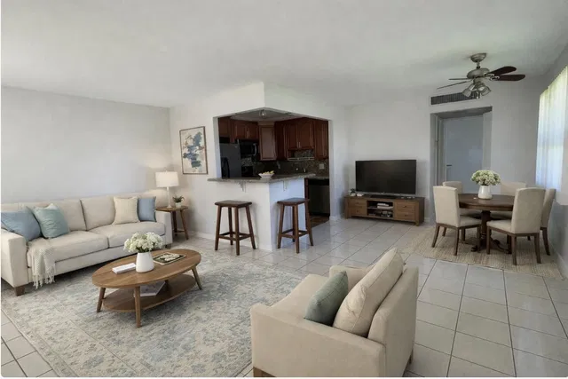 Unit 166 photo 3