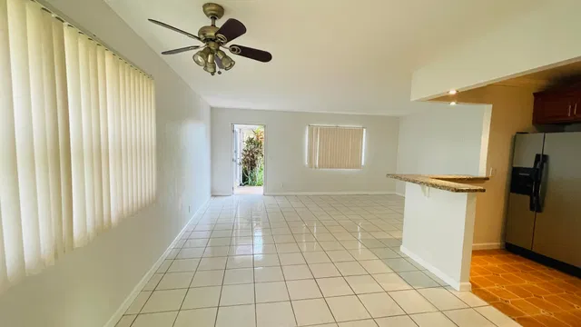 Unit 166 photo 4
