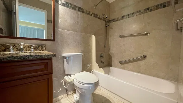 Unit 166 photo 8