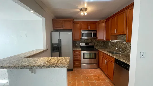 Unit 166 photo 11