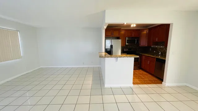 Unit 166 photo 17