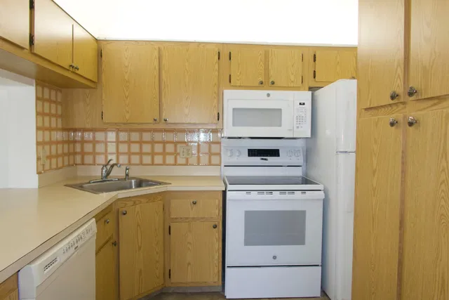  Unit D2 photo 17