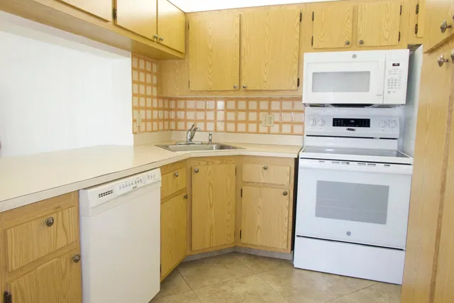  Unit D2 photo 18