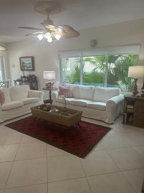 Residence photo 3