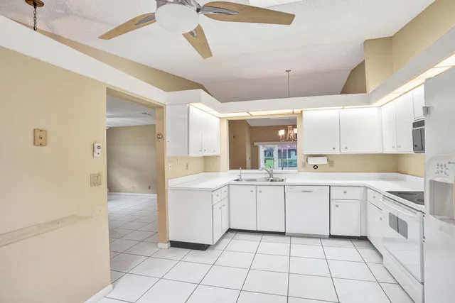 Residence photo 12