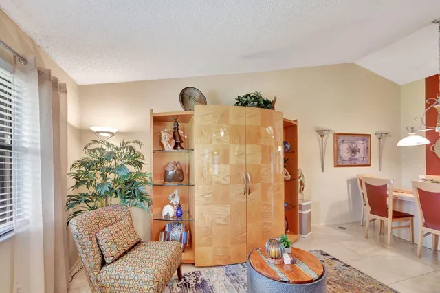 Residence photo 18