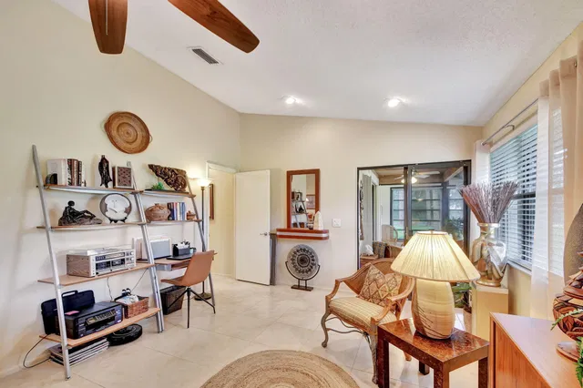 Residence photo 19