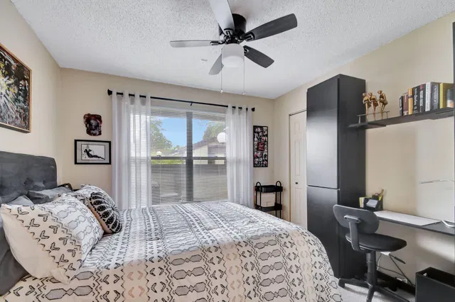 Residence photo 29