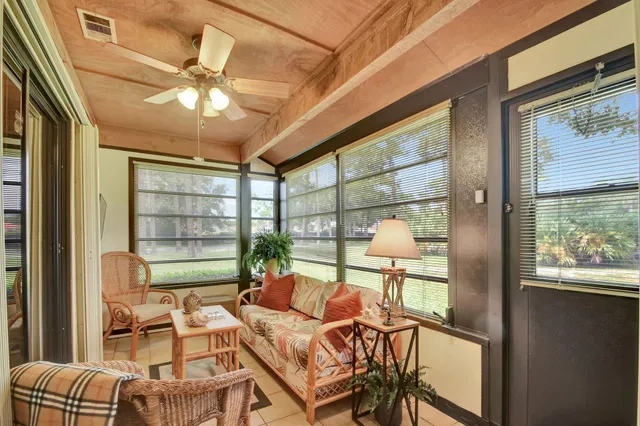 Residence photo 33