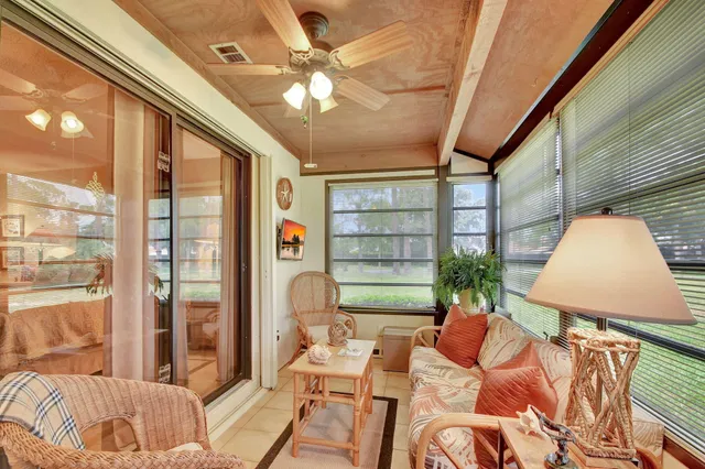 Residence photo 34