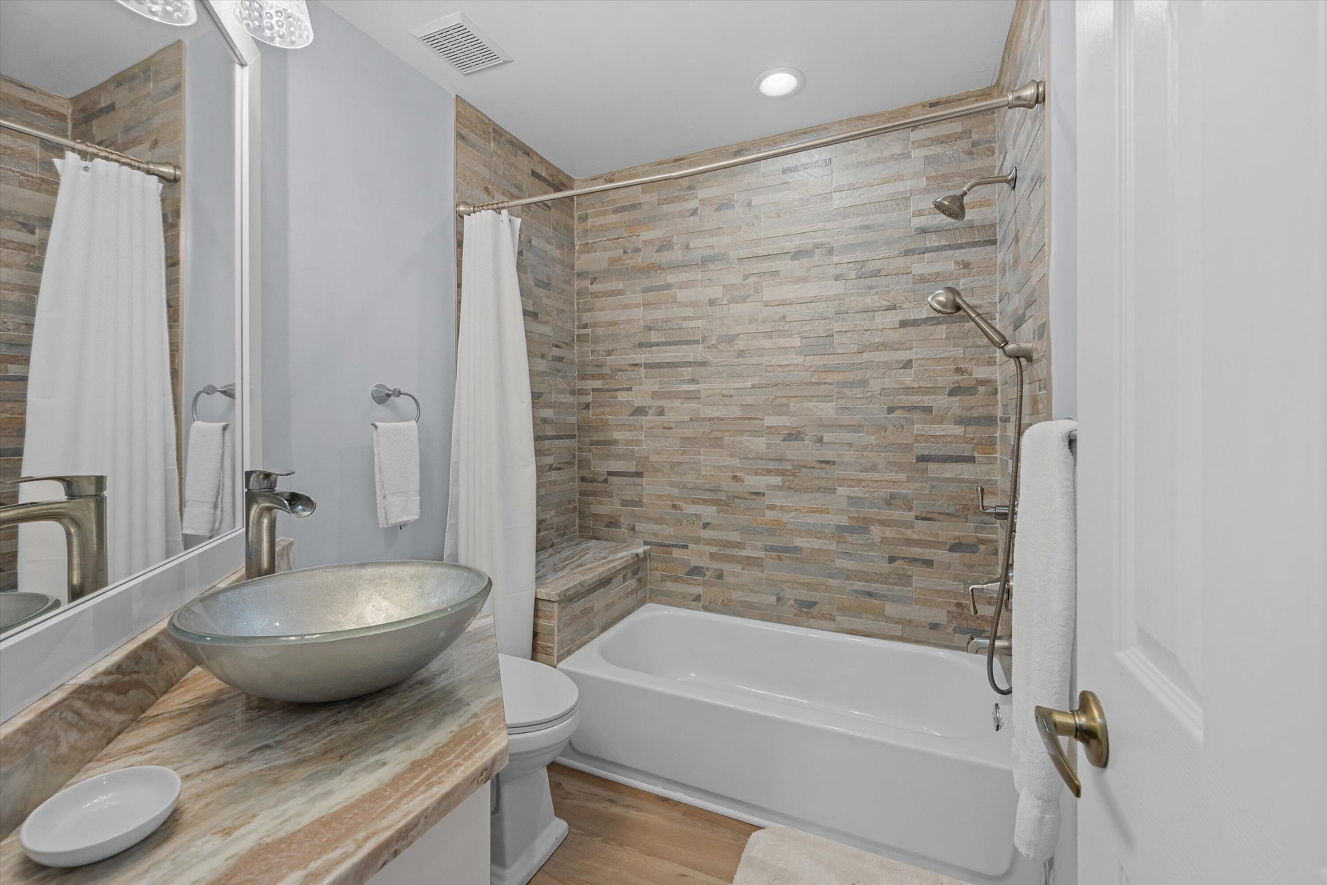  Residence photo 9