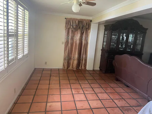 Unit 501 photo 5