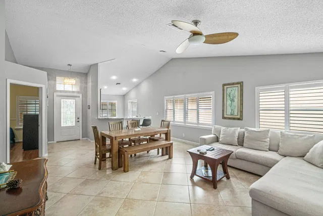  Residence photo 6