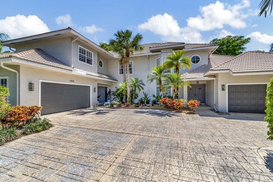 First Fairway Residence photo 3