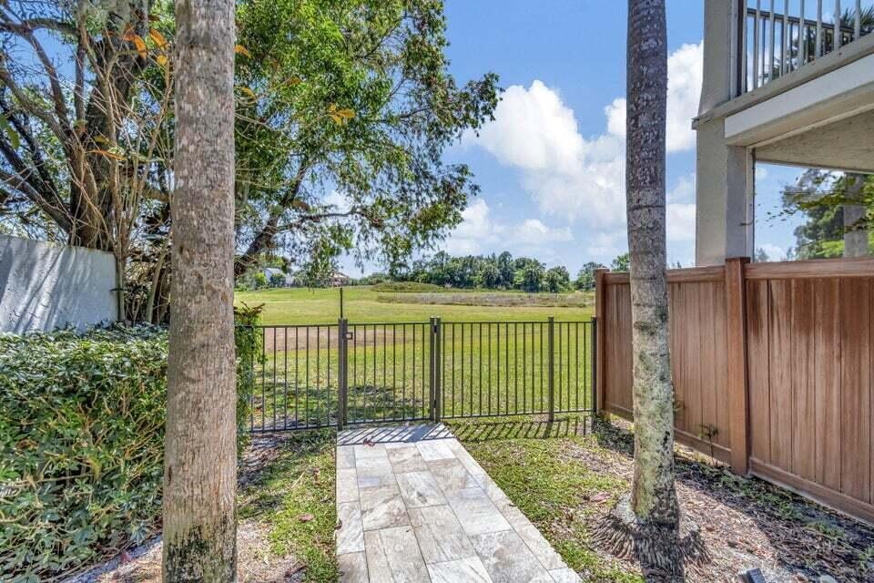 First Fairway Residence photo 53