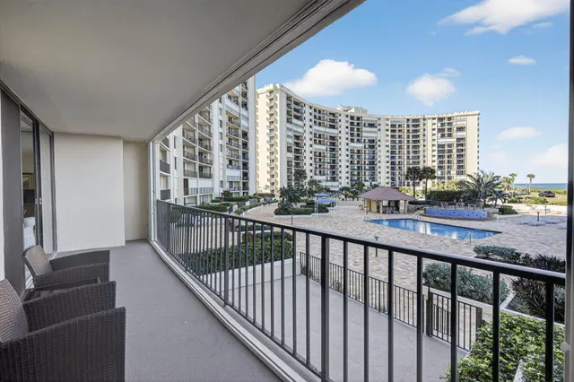Unit 204 photo 4