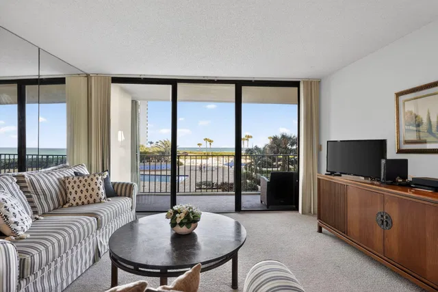 Unit 204 photo 6