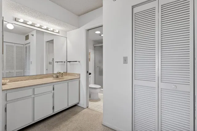 Unit 204 photo 11