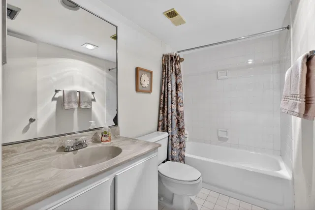 Unit 204 photo 14