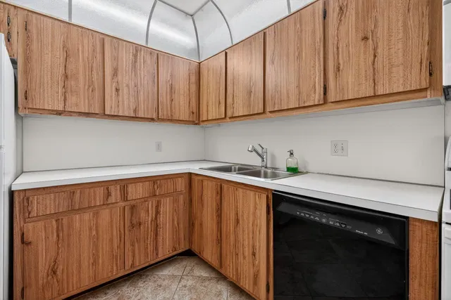 Unit 204 photo 16